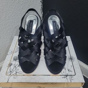 White House / Black Market pumps